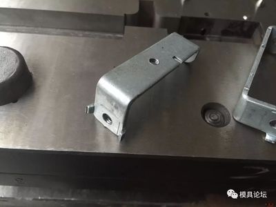 这么小的产品居然要这么大尺寸的模具?